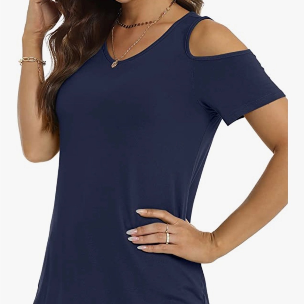 Women’s Cold Shoulder Top. Size Large